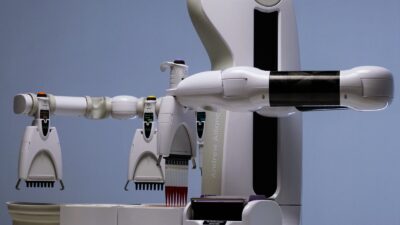 Laboratory robot used in automated research