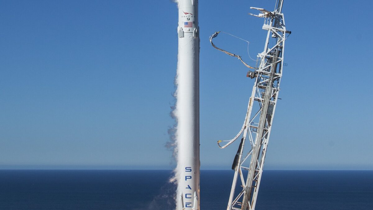SpaceX Falcon 9 rocket lifting off