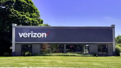 Exterior of a Verizon retail store